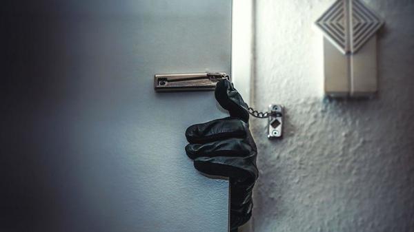 the_burglar_always_rings_twice_600x The Burglar Always Rings Twice: How to Tell if a Burglar Is Watching Your House