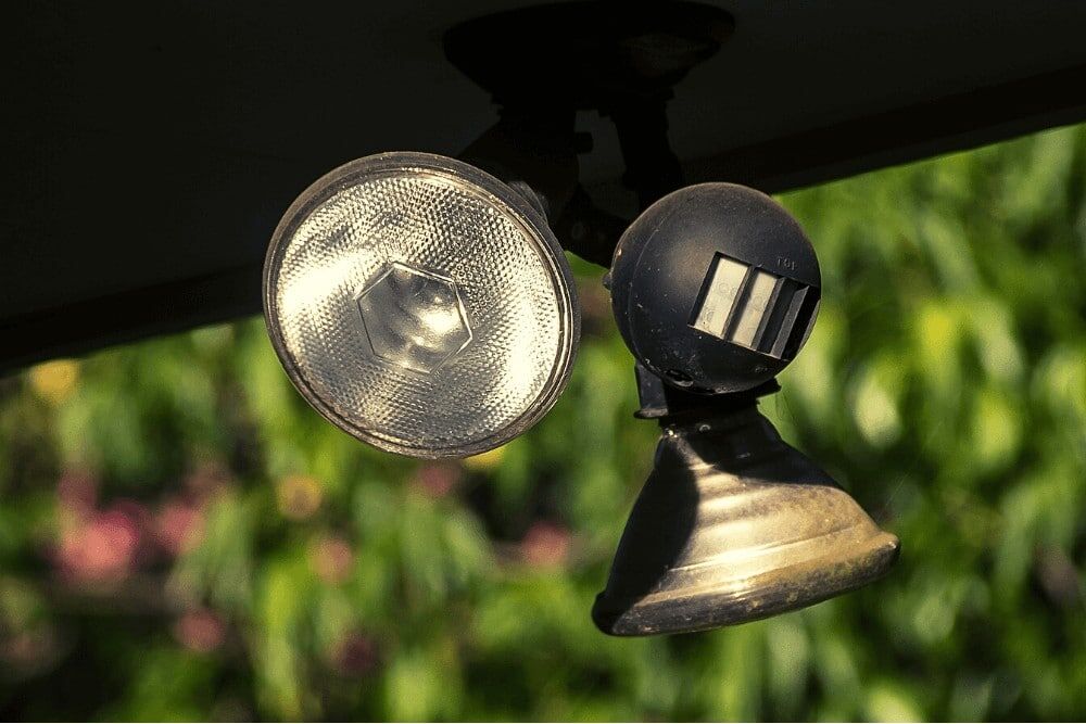 DIY Security Light Installation - 1000x667 Deep Sentinel