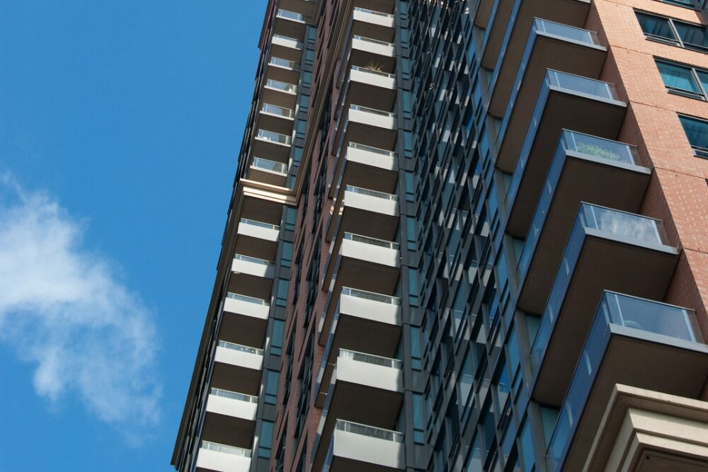 DS vs. Onsite Guards for Multifamily - 1000x667 Deep Sentinel vs. Onsite Guards for Multifamily