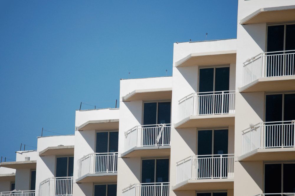 Live Surveillance vs. Basic Cameras for Multifamily Properties Live Surveillance vs. Basic Cameras for Multifamily Properties