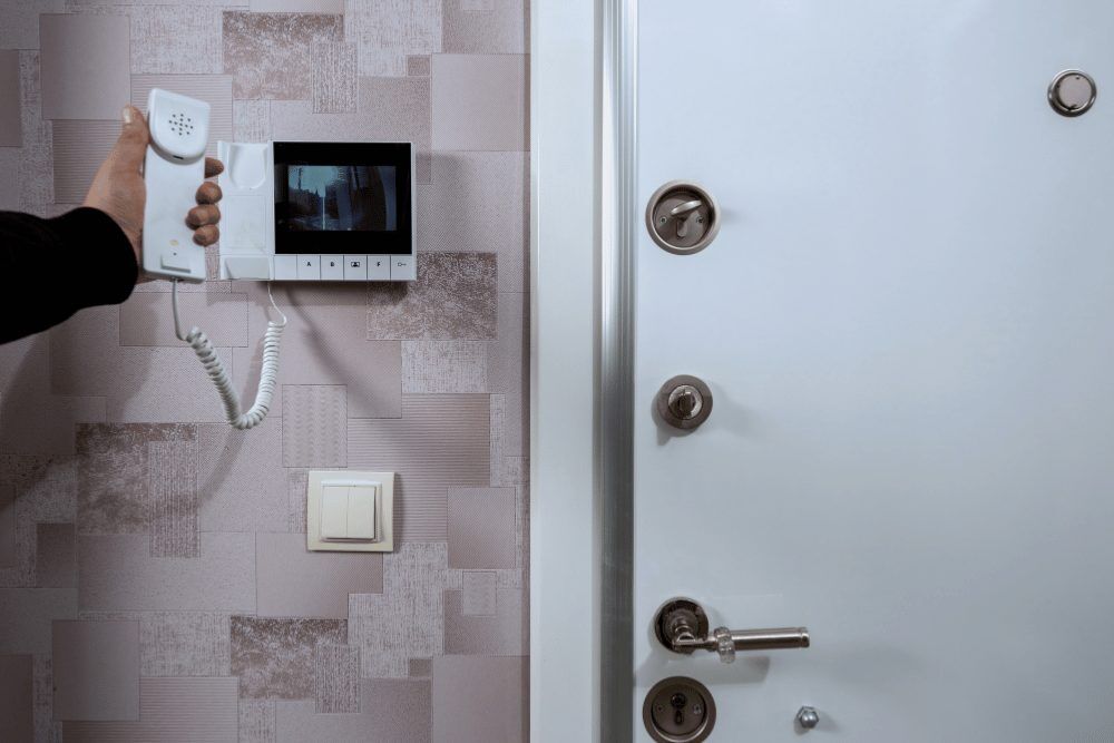 Comparing Popular Security Options for Apartment Buildings Comparing Popular Security Options for Apartment Buildings
